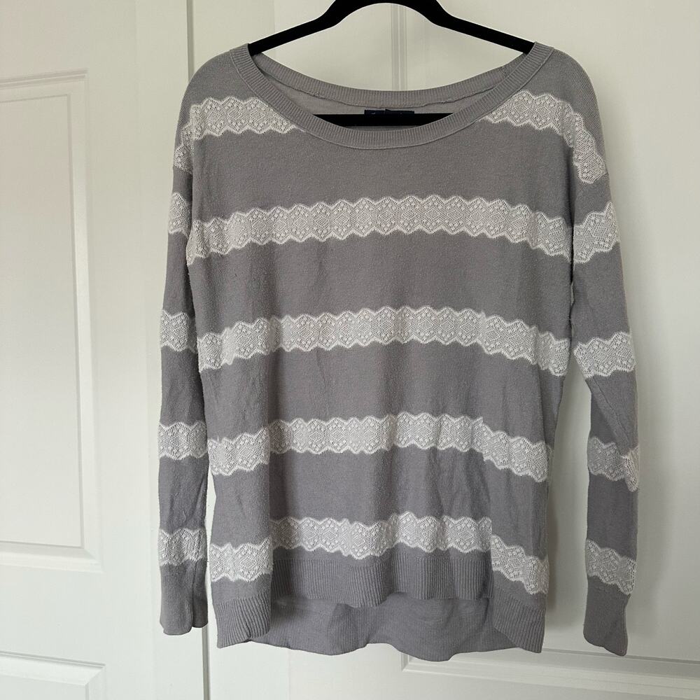 American Eagle (M) Gray / White Lace Knit Crewneck Tunic Length Sweater
